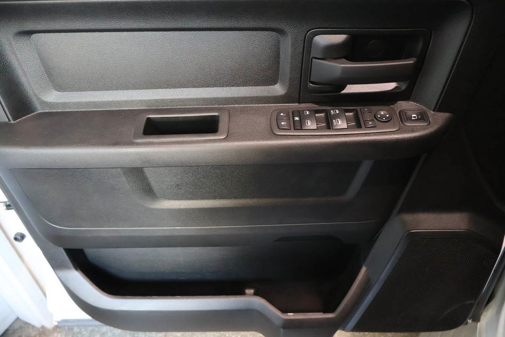 Ram 2500 TRADESMAN  + 4X4 + CREW CAB + DIESEL + BOITE 8' 2023 à Terrebonne, Québec - 25 - w1024h768px