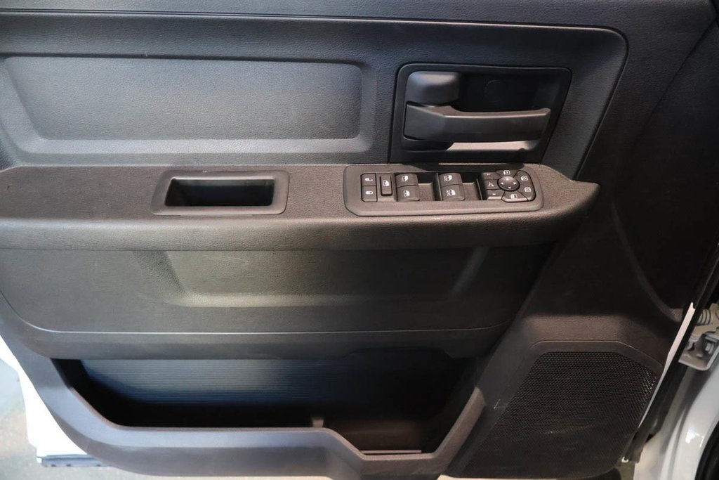 2026 Ram 2500 BLACK EXPRESS in Terrebonne, Quebec - 18 - w1024h768px