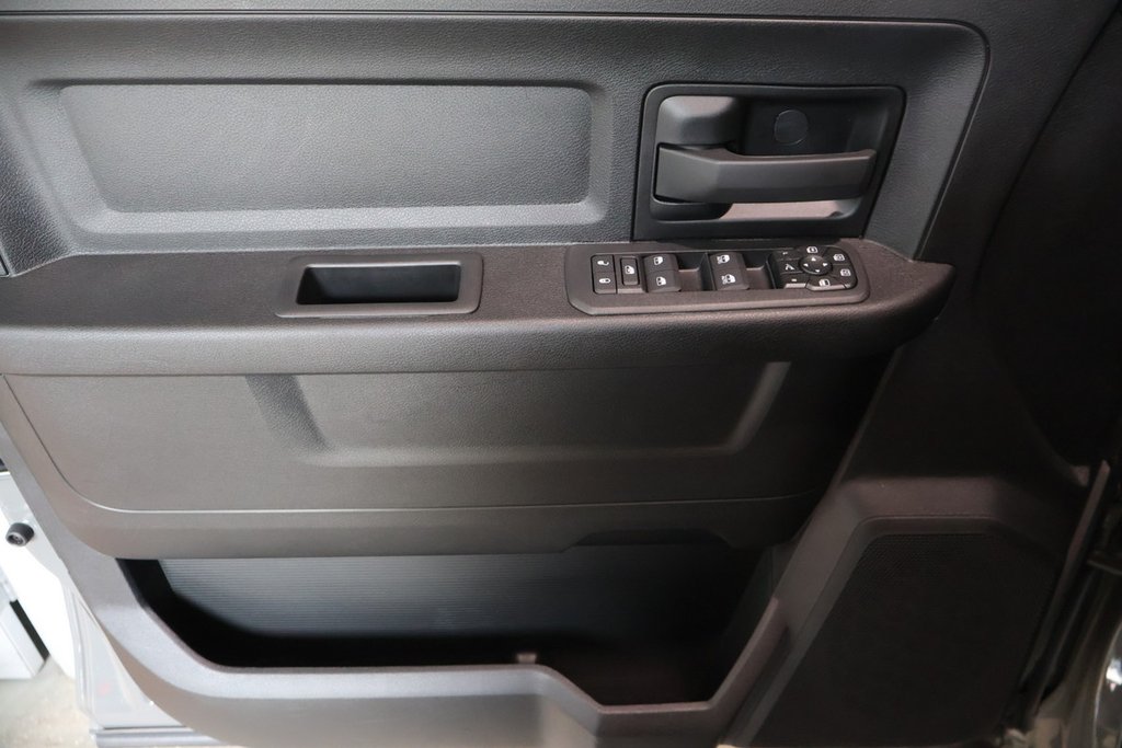 2026 Ram 2500 BLACK EXPRESS in Terrebonne, Quebec - 17 - w1024h768px