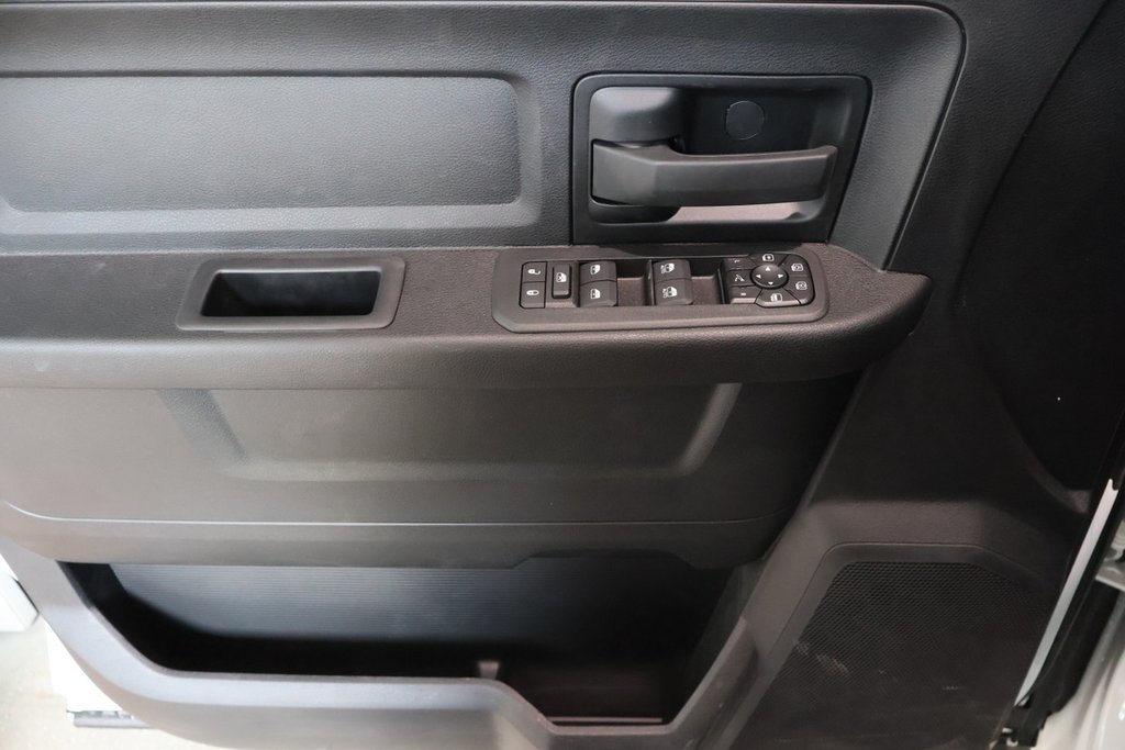 2026 Ram 2500 BLACK EXPRESS in Terrebonne, Quebec - 16 - w1024h768px