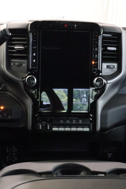 2026 Ram 2500 BLACK EXPRESS in Terrebonne, Quebec - 12 - w1024h768px