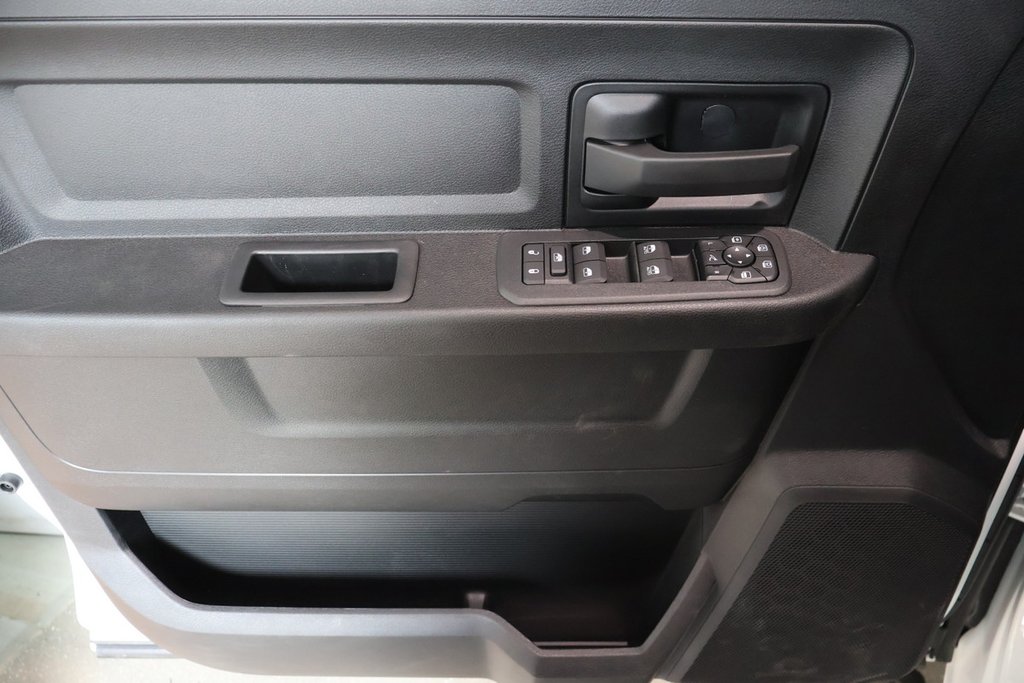 2026 Ram 2500 BLACK EXPRESS in Terrebonne, Quebec - 16 - w1024h768px