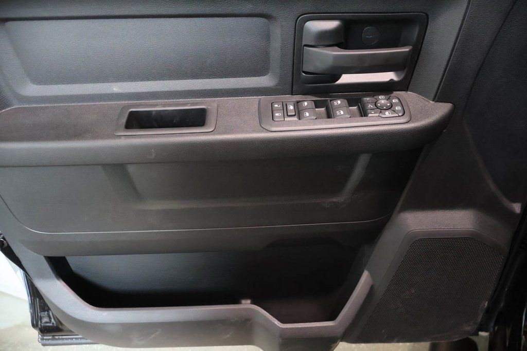 2026 Ram 2500 BLACK EXPRESS in Terrebonne, Quebec - 17 - w1024h768px