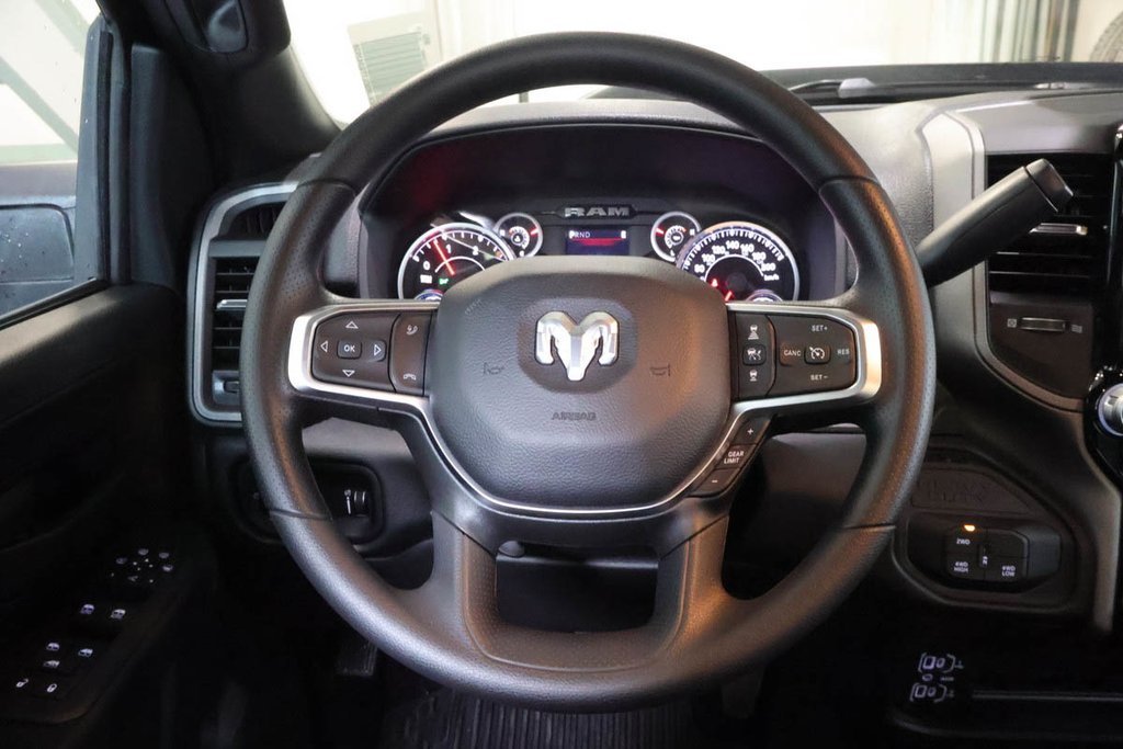 2026 Ram 2500 BLACK EXPRESS in Terrebonne, Quebec - 11 - w1024h768px