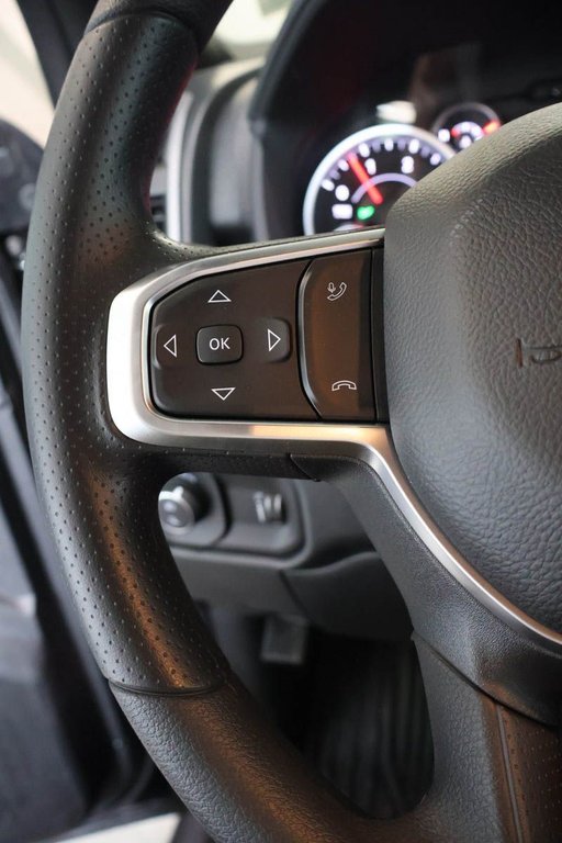 2026 Ram 2500 BLACK EXPRESS in Terrebonne, Quebec - 12 - w1024h768px