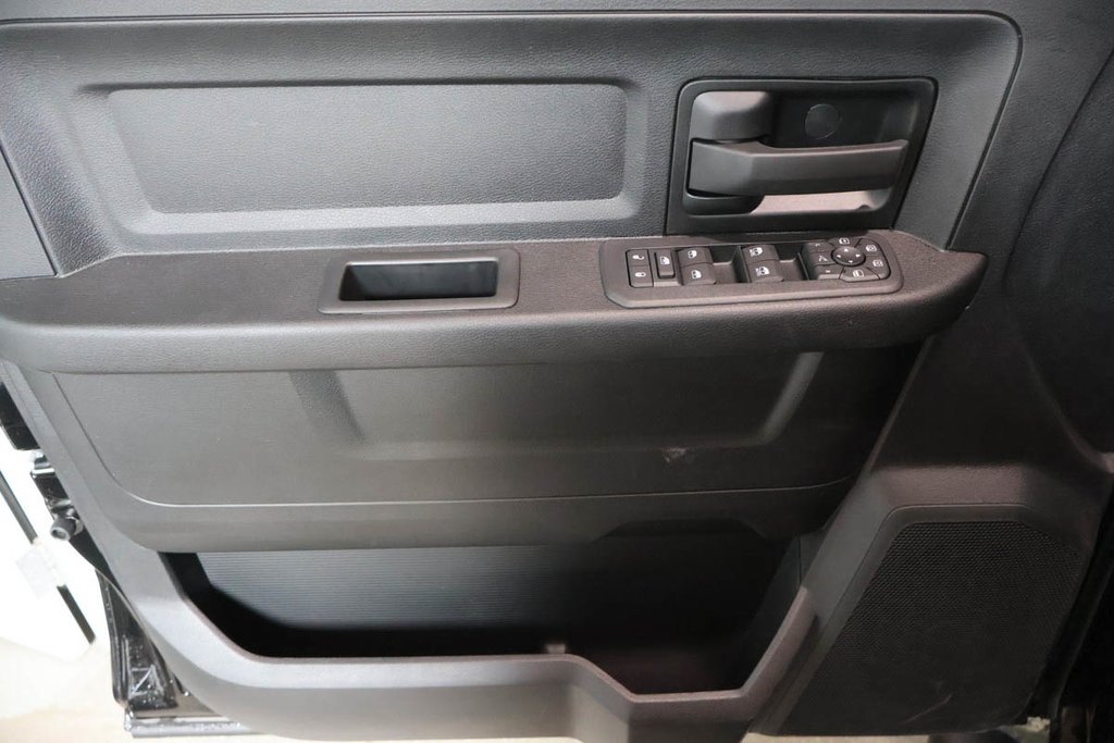 2026 Ram 2500 BLACK EXPRESS in Terrebonne, Quebec - 21 - w1024h768px