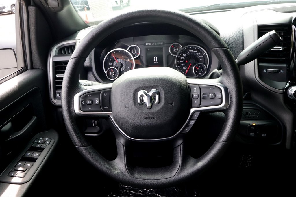 2026 Ram 2500 BLACK EXPRESS in Terrebonne, Quebec - 10 - w1024h768px