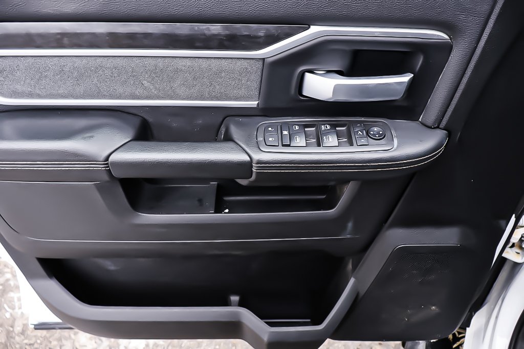 2021 Ram 3500 BIG HORN + CREW CAB + 4X4 + NIGHT EDITION + DIESEL in Terrebonne, Quebec - 27 - w1024h768px