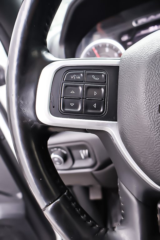 2021 Ram 3500 BIG HORN + CREW CAB + 4X4 + NIGHT EDITION + DIESEL in Terrebonne, Quebec - 17 - w1024h768px