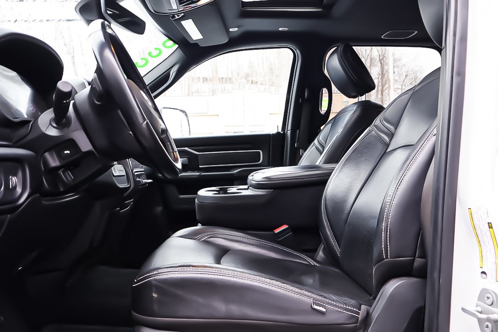 2021 Ram 3500 BIG HORN + CREW CAB + 4X4 + NIGHT EDITION + DIESEL in Terrebonne, Quebec - 10 - w1024h768px