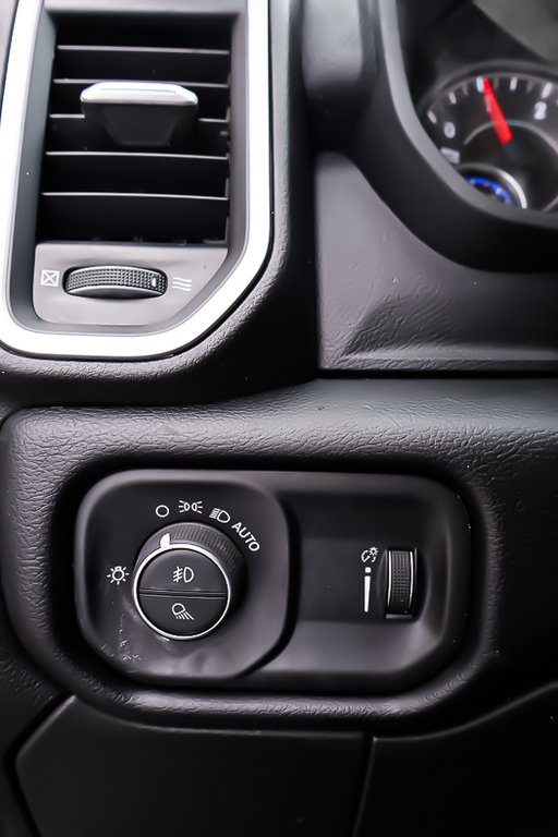 2021 Ram 3500 BIG HORN + CREW CAB + 4X4 + NIGHT EDITION + DIESEL in Terrebonne, Quebec - 26 - w1024h768px