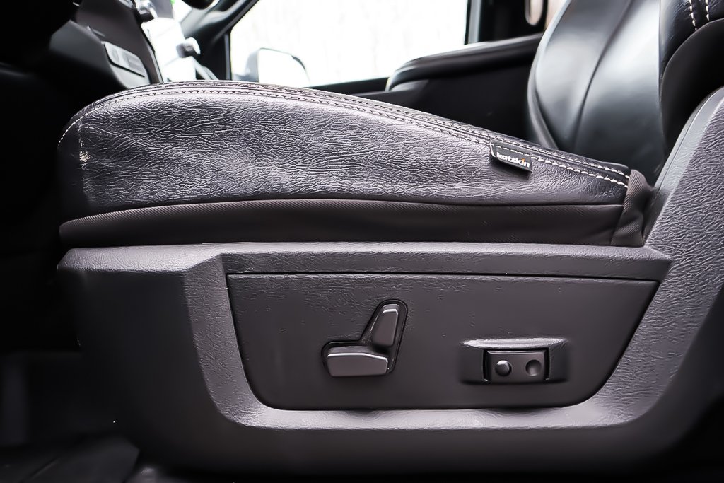 2021 Ram 3500 BIG HORN + CREW CAB + 4X4 + NIGHT EDITION + DIESEL in Terrebonne, Quebec - 13 - w1024h768px