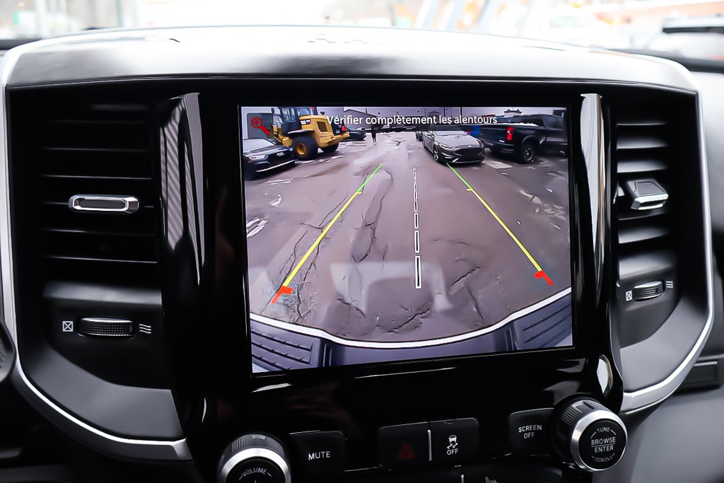 2024 Ram 3500 BIG HORN + 4X4 + CREW CAB +  DIESEL in Terrebonne, Quebec - 22 - w1024h768px