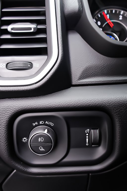 2024 Ram 3500 BIG HORN + 4X4 + CREW CAB +  DIESEL in Terrebonne, Quebec - 26 - w1024h768px