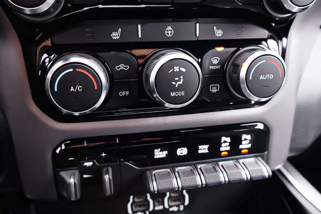 2024 Ram 3500 BIG HORN + 4X4 + CREW CAB +  DIESEL in Terrebonne, Quebec - 25 - w1024h768px