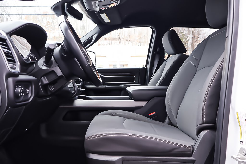 2024 Ram 3500 BIG HORN + 4X4 + CREW CAB +  DIESEL in Terrebonne, Quebec - 10 - w1024h768px