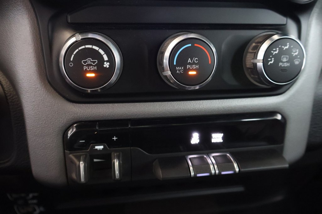 2024 Ram 3500 BIG HORN + 4X4 CREW CAB + V8 HEMI 6.4L in Terrebonne, Quebec - 18 - w1024h768px
