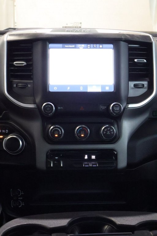 2024 Ram 3500 BIG HORN + 4X4 CREW CAB + V8 HEMI 6.4L in Terrebonne, Quebec - 15 - w1024h768px
