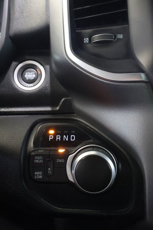 2024 Ram 3500 BIG HORN + 4X4 CREW CAB + V8 HEMI 6.4L in Terrebonne, Quebec - 21 - w1024h768px