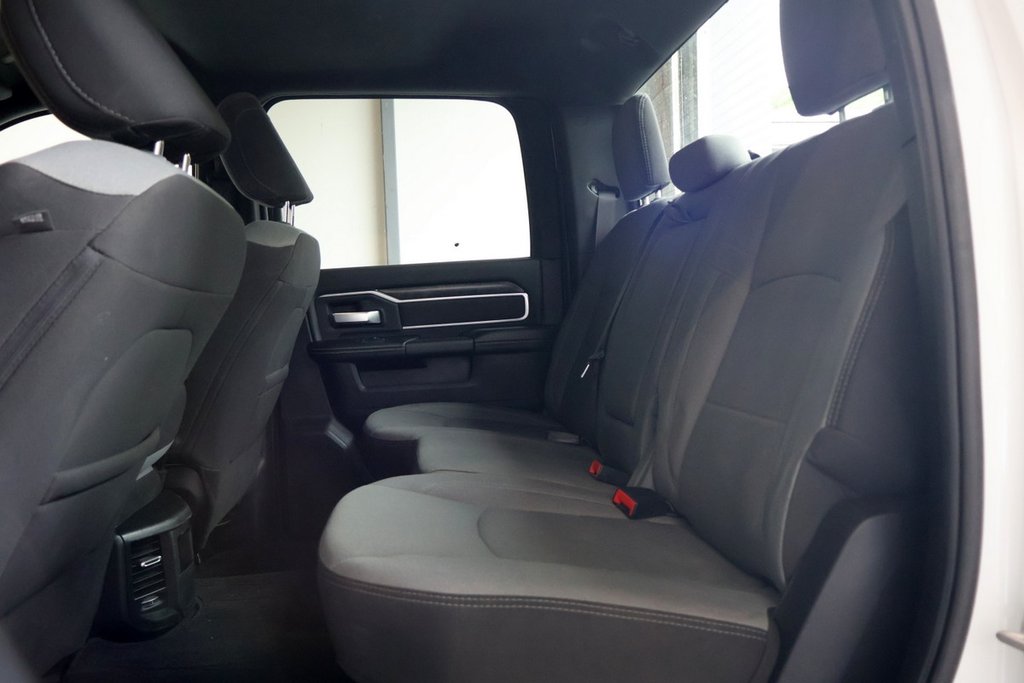 2024 Ram 3500 BIG HORN + 4X4 CREW CAB + V8 HEMI 6.4L in Terrebonne, Quebec - 22 - w1024h768px