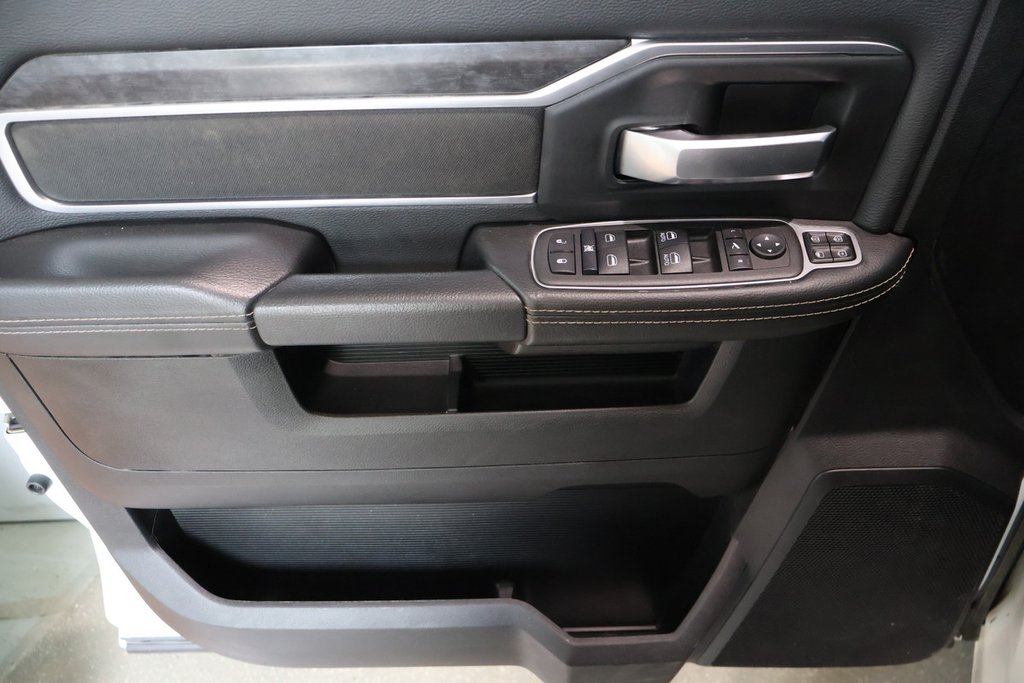 2024 Ram 3500 BIG HORN + 4X4 CREW CAB + V8 HEMI 6.4L in Terrebonne, Quebec - 23 - w1024h768px