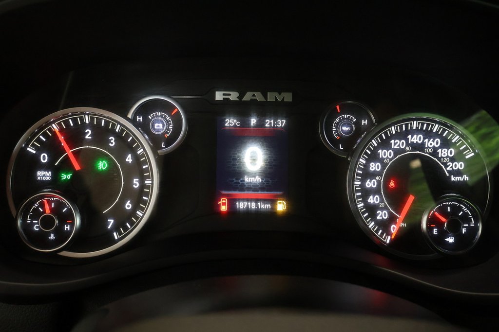 2024 Ram 3500 BIG HORN + 4X4 CREW CAB + V8 HEMI 6.4L in Terrebonne, Quebec - 14 - w1024h768px