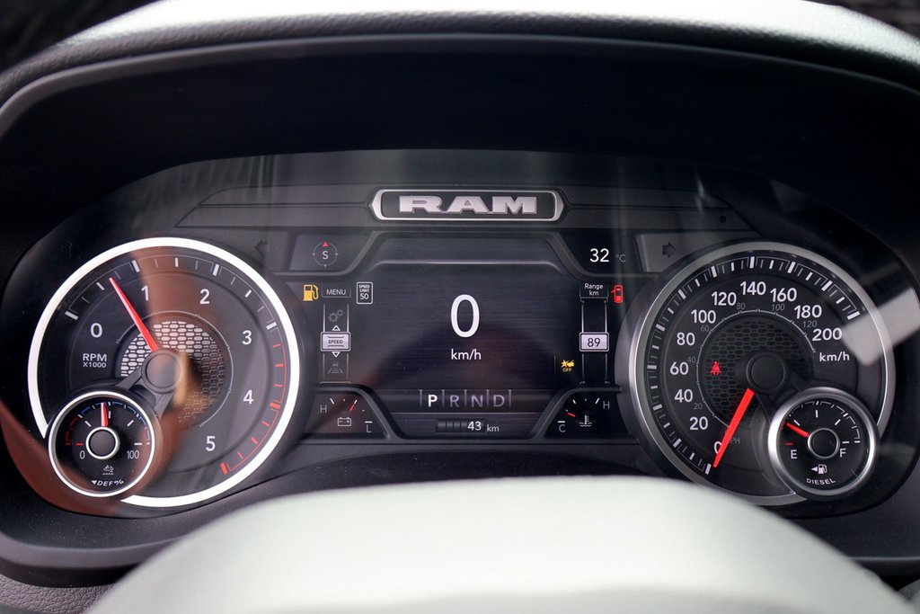2026 Ram 3500 BIG HORN in Terrebonne, Quebec - 12 - w1024h768px