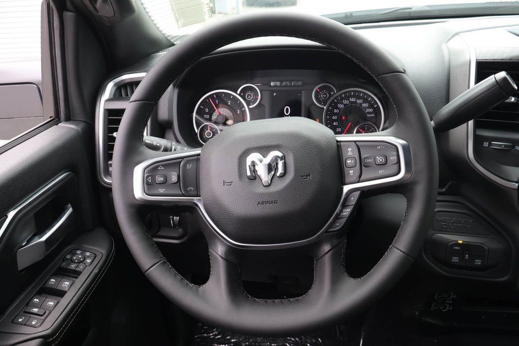 2026 Ram 3500 BIG HORN in Terrebonne, Quebec - 11 - w1024h768px