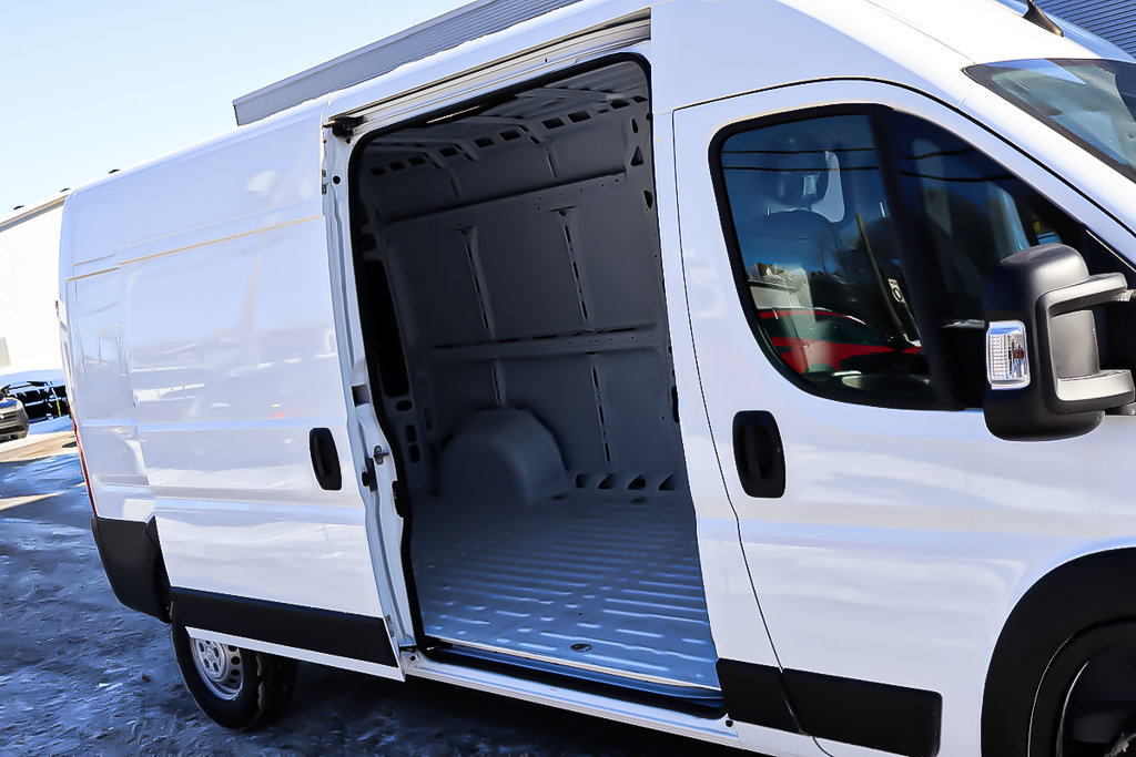 2025 Ram PROMASTER CARGO VAN 2500 TRADESMAN W/ PASS SEAT in Terrebonne, Quebec - 7 - w1024h768px