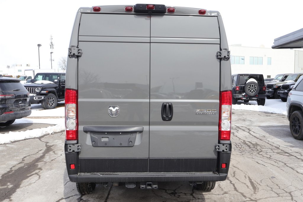2026 Ram Promaster Cargo Van 2500 TRADESMAN W/ PASS SEAT in Terrebonne, Quebec - 4 - w1024h768px