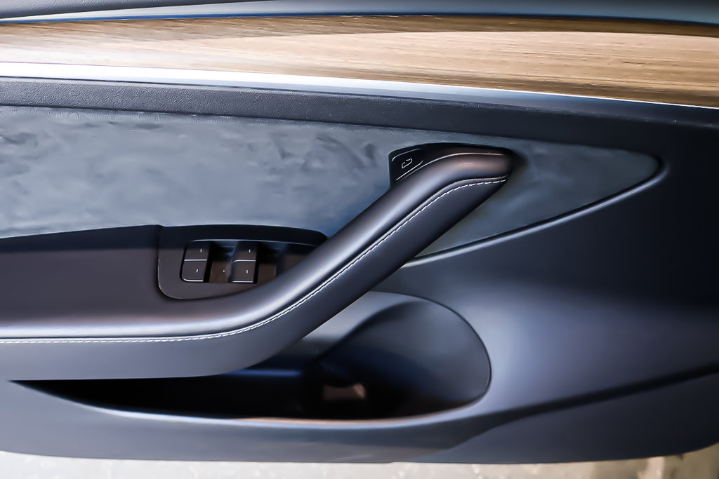 2023 Tesla MODEL 3 RWD + TOIT PANO + CUIR + SUIVI DE VOIE in Terrebonne, Quebec - 23 - w1024h768px