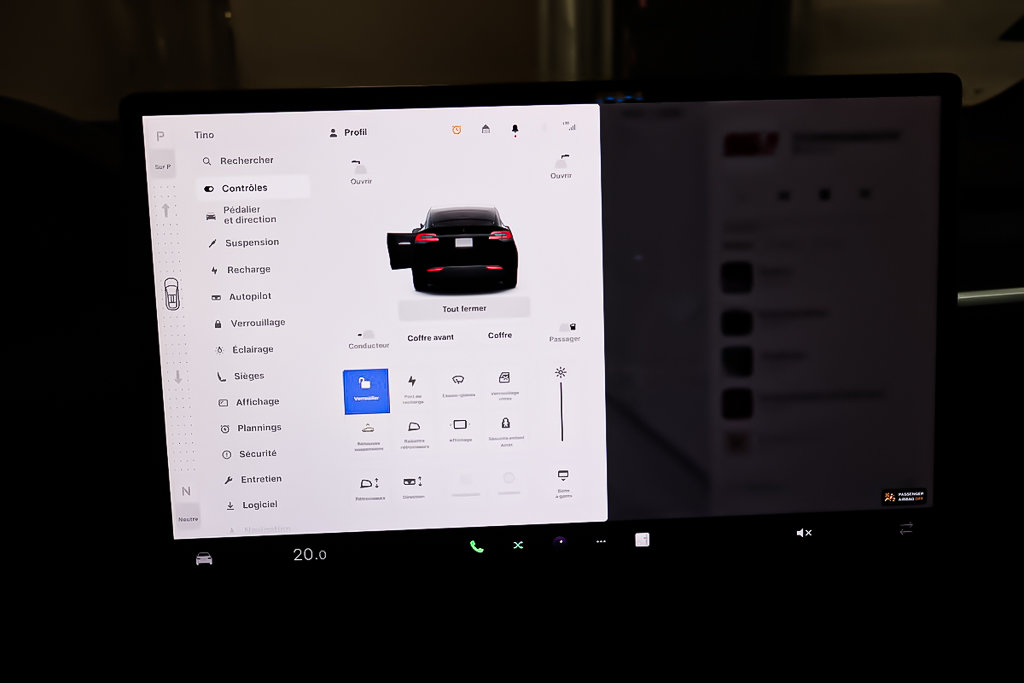 2022 Tesla Model X LONG RANGE + AWD + TOIT DE VERRE PANO in Terrebonne, Quebec - 26 - w1024h768px