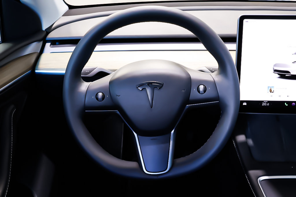 Tesla Model Y SR + FULL ELECTRIQUE + TOIT DE VERRE PANO 2023 à Terrebonne, Québec - 15 - w1024h768px