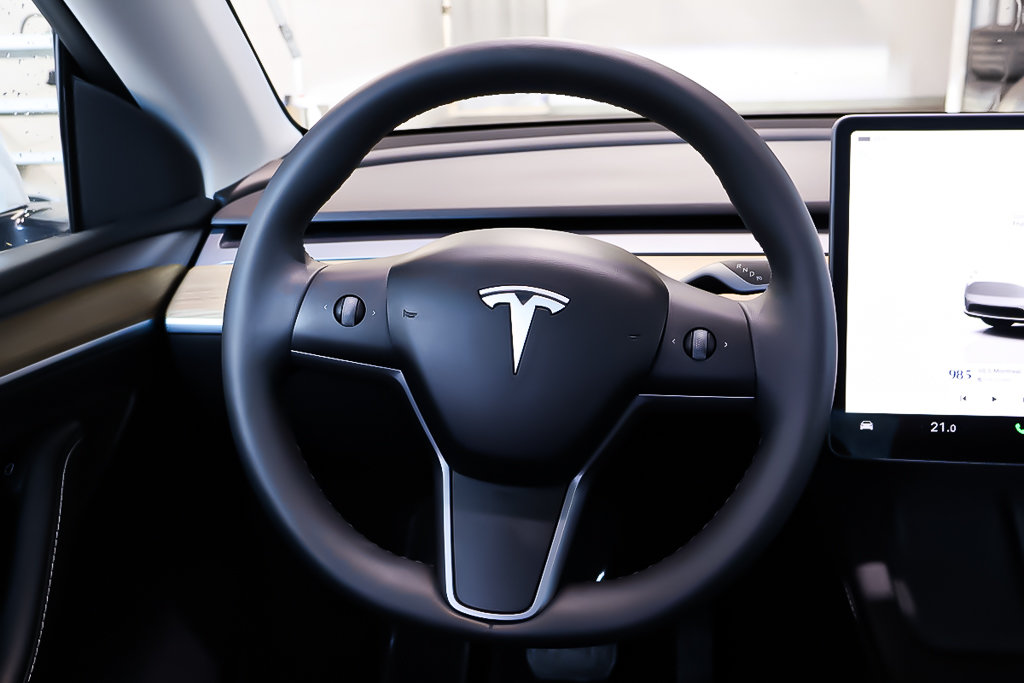 2023 Tesla Model Y SR + RWD + TOIT DE VERRE PANO + CUIR in Terrebonne, Quebec - 14 - w1024h768px