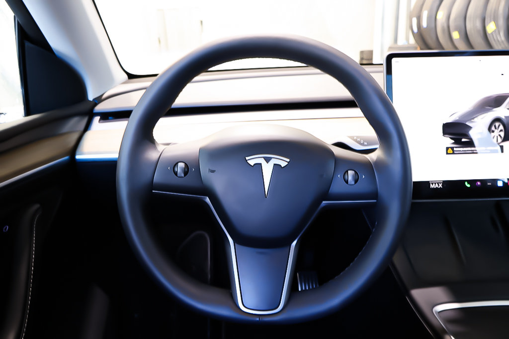 2023 Tesla Model Y SR + RWD + TOIT DE VERRE PANO + CUIR in Terrebonne, Quebec - 15 - w1024h768px