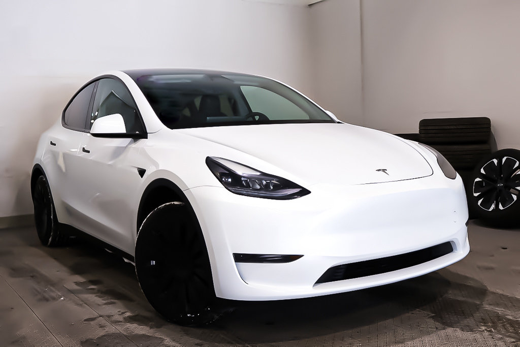 Tesla Model Y SR + RWD + TOIT DE VERRE PANO + CUIR 2023 à Terrebonne, Québec - 1 - w1024h768px