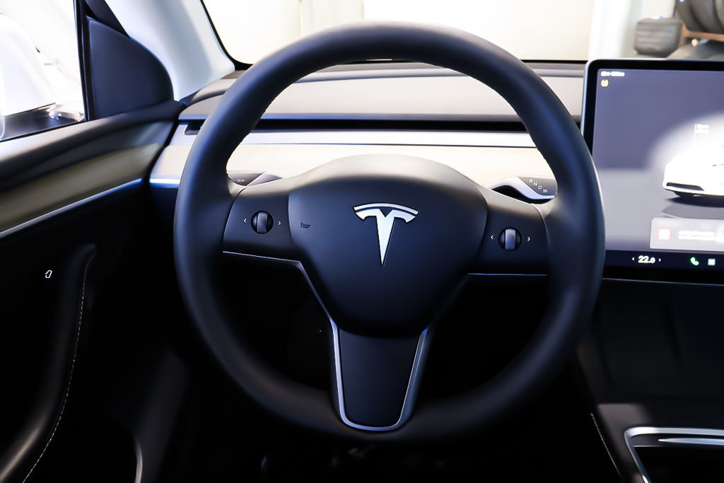 Tesla Model Y SR + RWD + TOIT DE VERRE PANO + CUIR 2023 à Terrebonne, Québec - 10 - w1024h768px