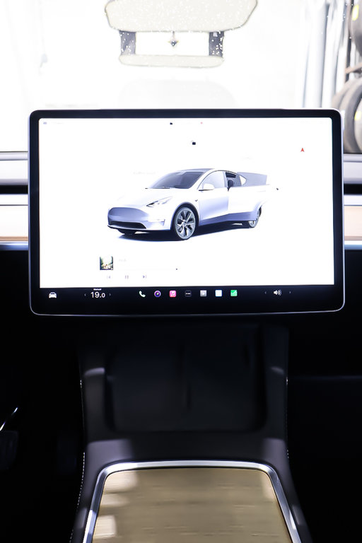 2024 Tesla Model Y SR + ELECTRIQUE + CUIR + TOIT DE VERRE PANO in Terrebonne, Quebec - 23 - w1024h768px