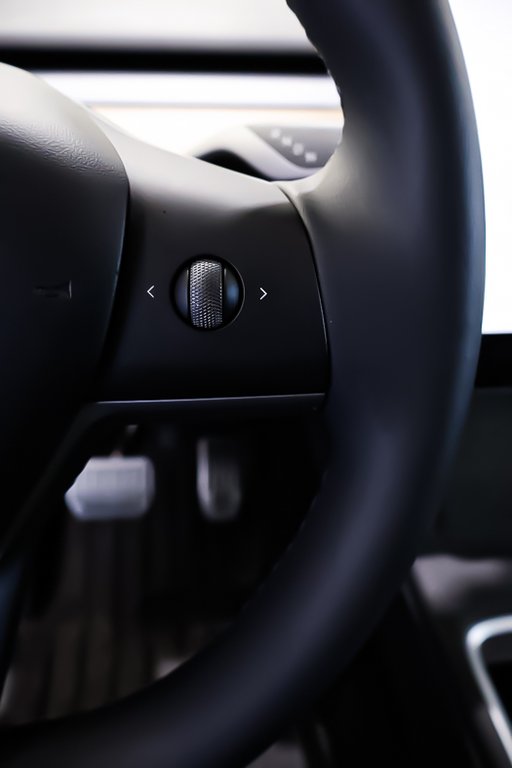 Tesla MODEL Y DUAL MOTOR AWD + LONG RANGE + TOIT DE VERRE PANO 2024 à Terrebonne, Québec - 18 - w1024h768px