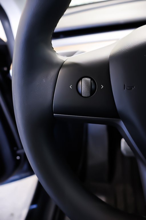 Tesla MODEL Y DUAL MOTOR AWD + LONG RANGE + TOIT DE VERRE PANO 2024 à Terrebonne, Québec - 17 - w1024h768px