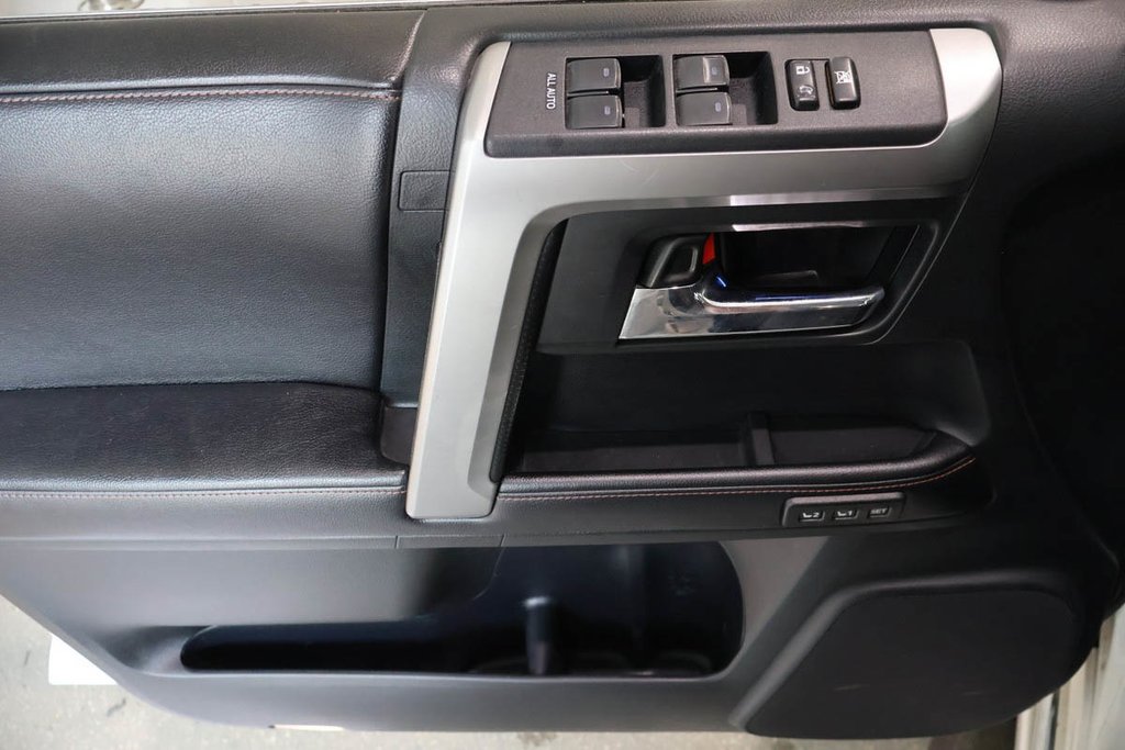 Toyota 4Runner LIMITED + 4X4 + TOIT OUVRANT 2016 à Terrebonne, Québec - 27 - w1024h768px