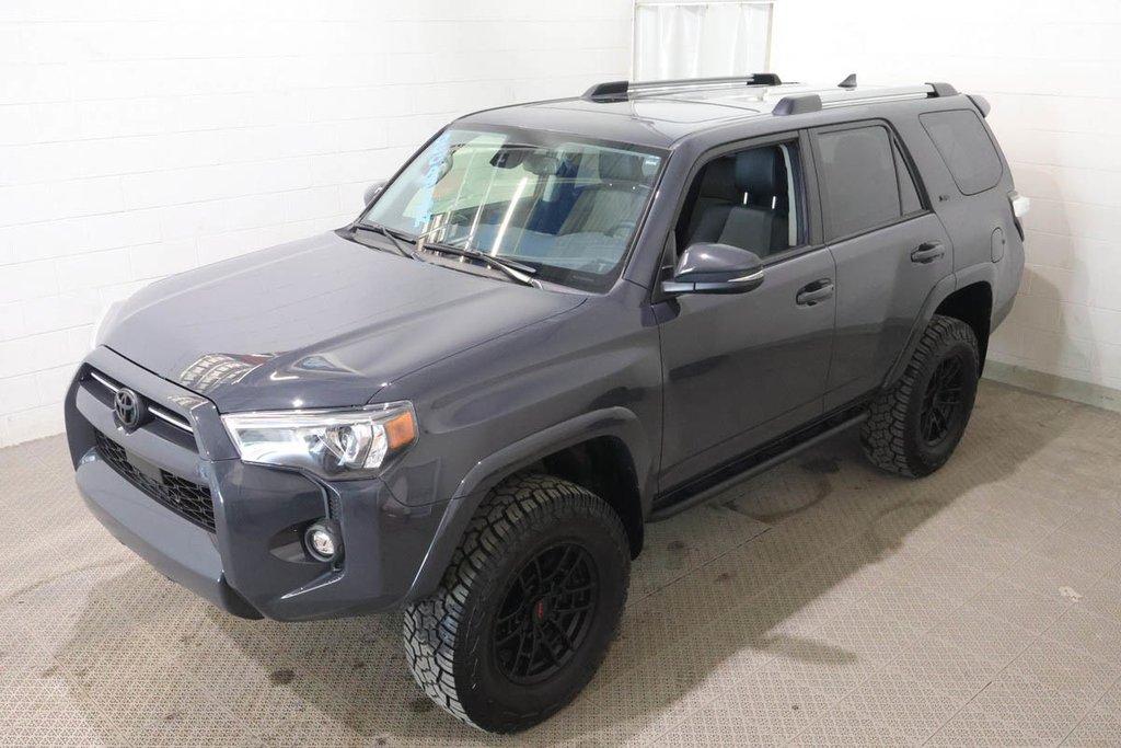 Toyota 4Runner SR5 + 4X4 + TOIT OUVRANT PANO + 7 PASSAGERS 2024 à Terrebonne, Québec - 3 - w1024h768px