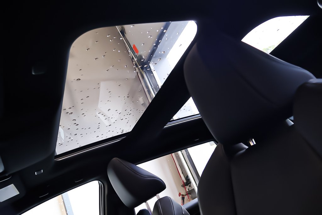 2023 Toyota BZ4X XLE + ELECTRIQUE + AWD + TOIT OUVRANT PANO in Terrebonne, Quebec - 11 - w1024h768px