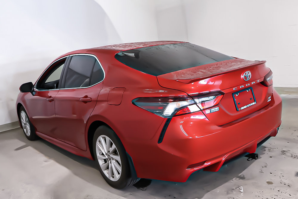 2023 Toyota Camry SE + NIGHT SHADE + AWD + SIEGES CHAUFFANTS in Terrebonne, Quebec - 5 - w1024h768px