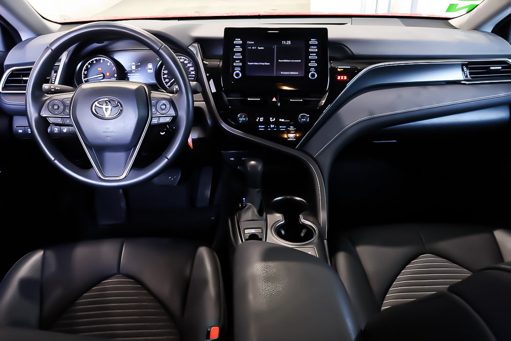Toyota Camry SE + NIGHT SHADE + AWD + SIEGES CHAUFFANTS 2023 à Terrebonne, Québec - 13 - w1024h768px
