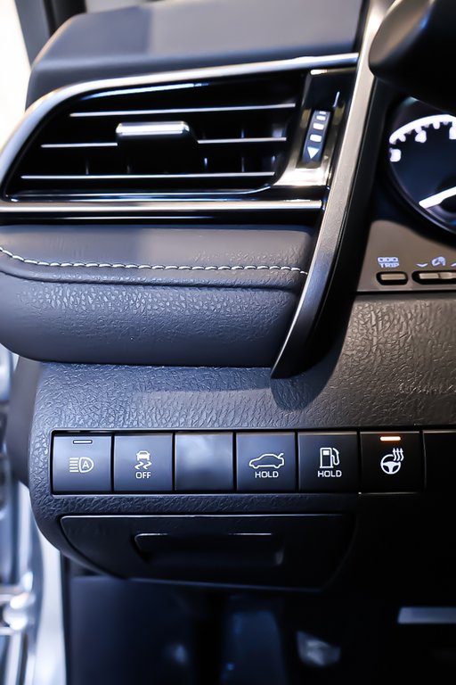 2024 Toyota Camry SE + FWD + CUIR + CARPLAY in Terrebonne, Quebec - 26 - w1024h768px
