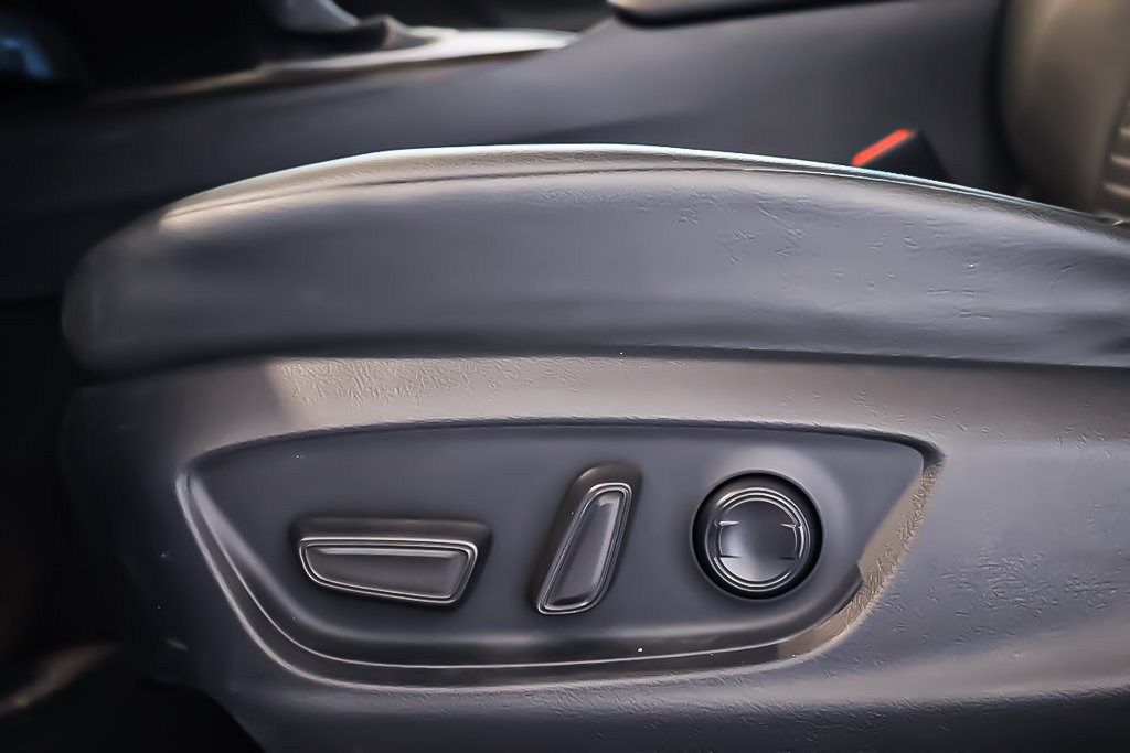 2024 Toyota Camry SE + FWD + CUIR + CARPLAY in Terrebonne, Quebec - 11 - w1024h768px