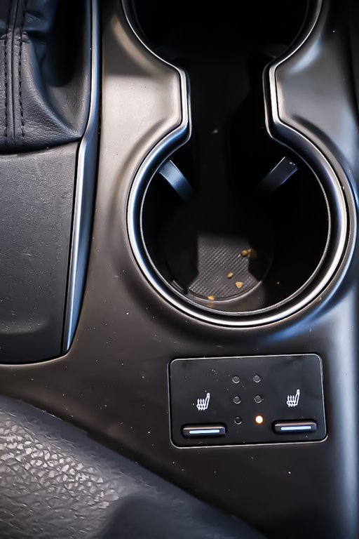 2024 Toyota Camry SE + FWD + CUIR + CARPLAY in Terrebonne, Quebec - 25 - w1024h768px