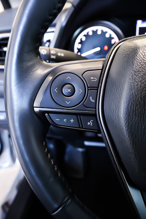 2024 Toyota Camry SE + FWD + CUIR + CARPLAY in Terrebonne, Quebec - 15 - w1024h768px