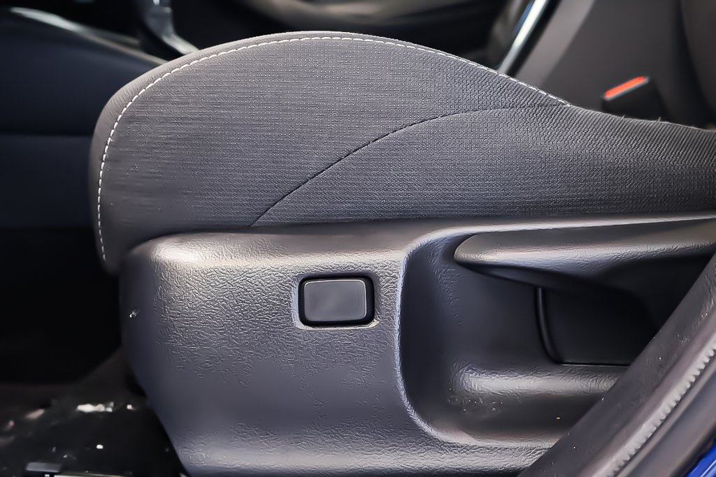 Toyota Corolla HATCHBACK SE PLUS + SIEGES CHAUFFANTS + CARPLAY 2025 à Terrebonne, Québec - 11 - w1024h768px